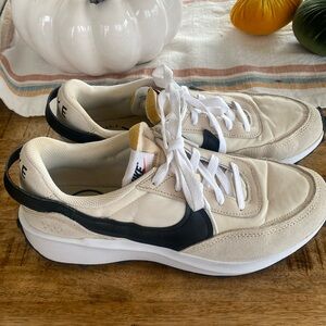 Nike Womens Waffle Debut